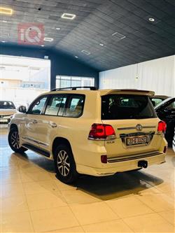 تۆیۆتا لاند کروزەر